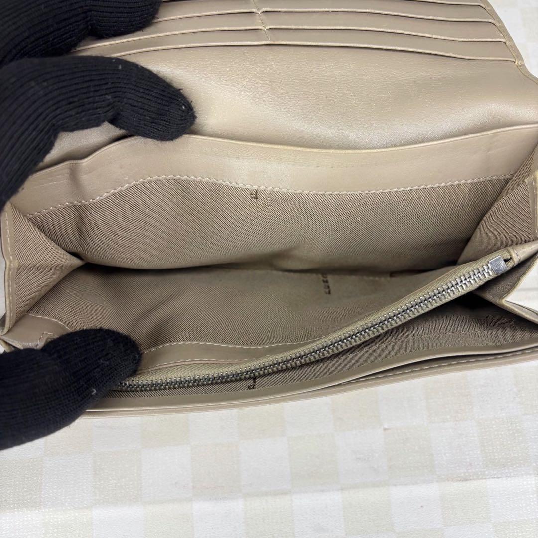 極美品　FENDI 長財布　二つ折り　M05