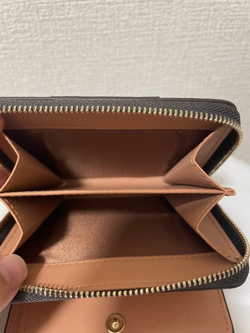 コーチ　レディース　折財布　小銭入れ2箇所　新品　未使用