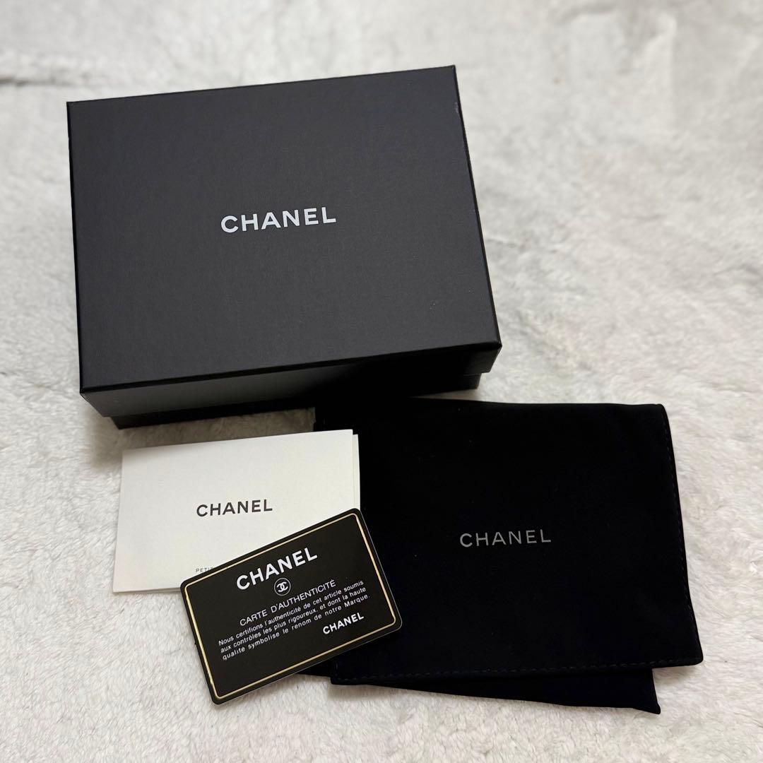 CHANEL 三つ折り財布 ブラック　キャビアスキン