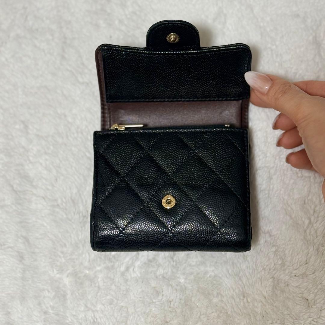 CHANEL 三つ折り財布 ブラック　キャビアスキン