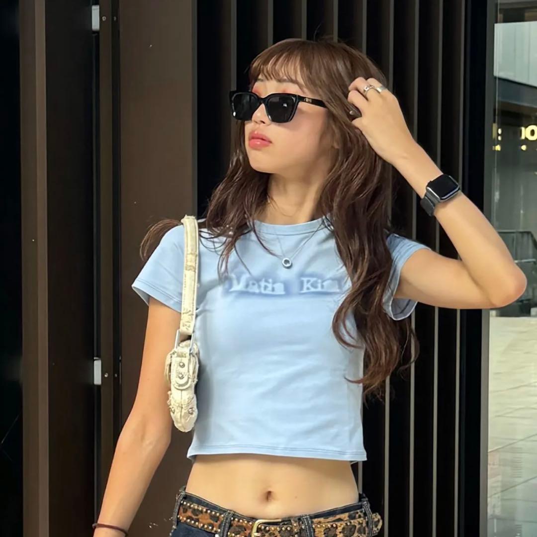 トップス MATIN SHADE LOGO CROP TOP IN SKY